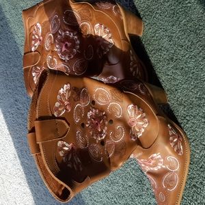 Chic floral cowgirl boots
